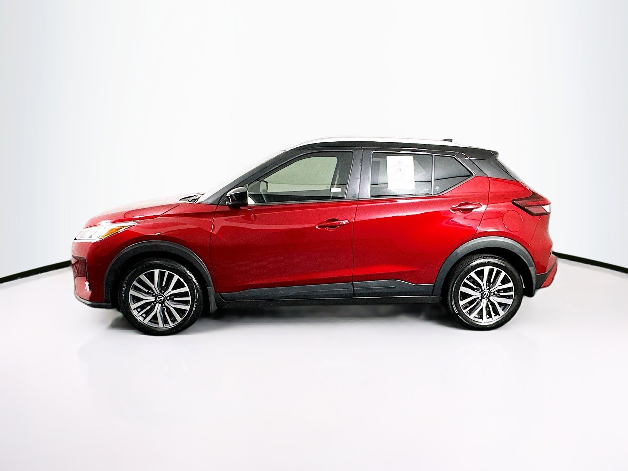 Used 2024 Nissan Kicks SV FWD image 4