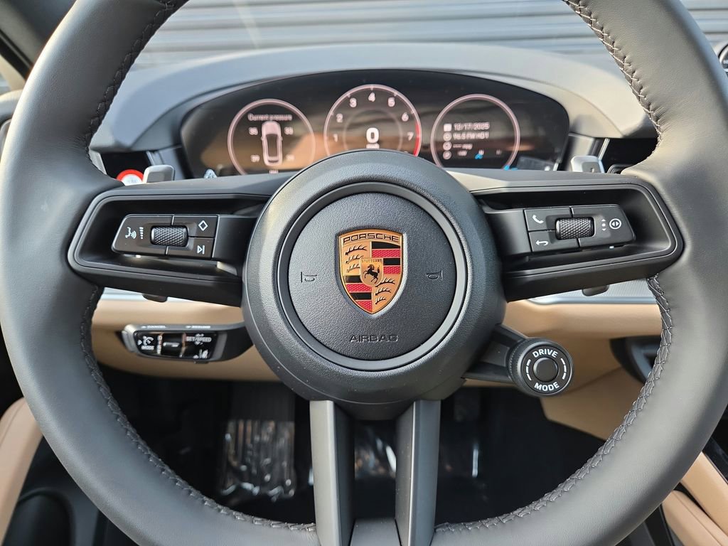 Certified 2026 Porsche Cayenne Coupe image 9