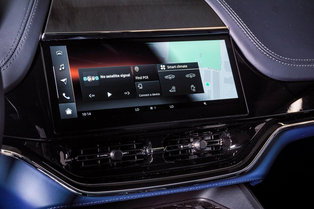 New 2025 Aston Martin DBX 707 image 28