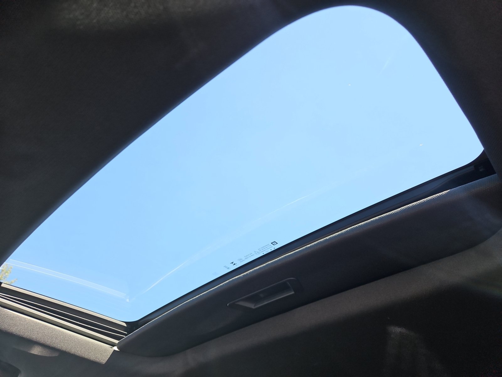 Used 2025 Chevrolet Trax RS w/ Sunroof Package FWD image 16