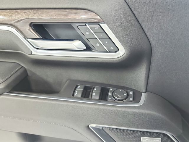 Used 2025 Chevrolet Silverado 2500 LTZ w/ LTZ Convenience Package image 33