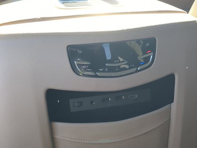 Used 2020 Cadillac Escalade Platinum image 12