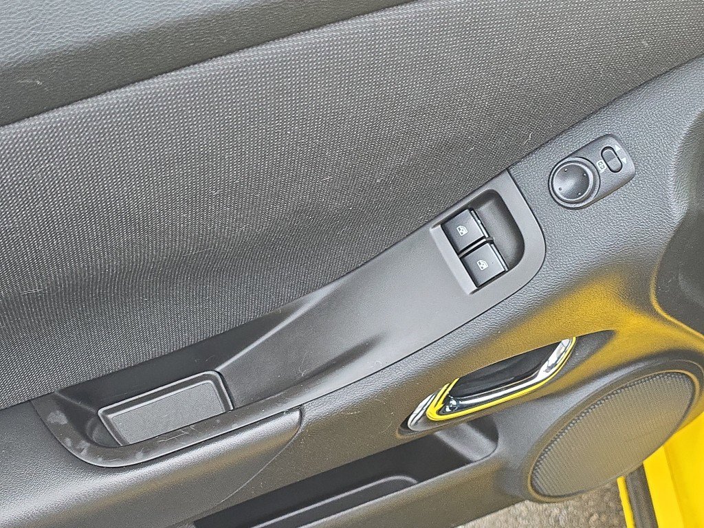 Used 2011 Chevrolet Camaro LT image 11