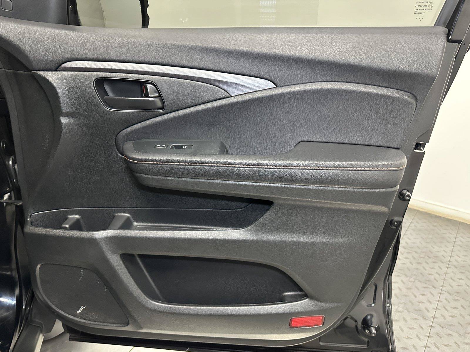 Certified 2023 Honda Passport TrailSport image 37