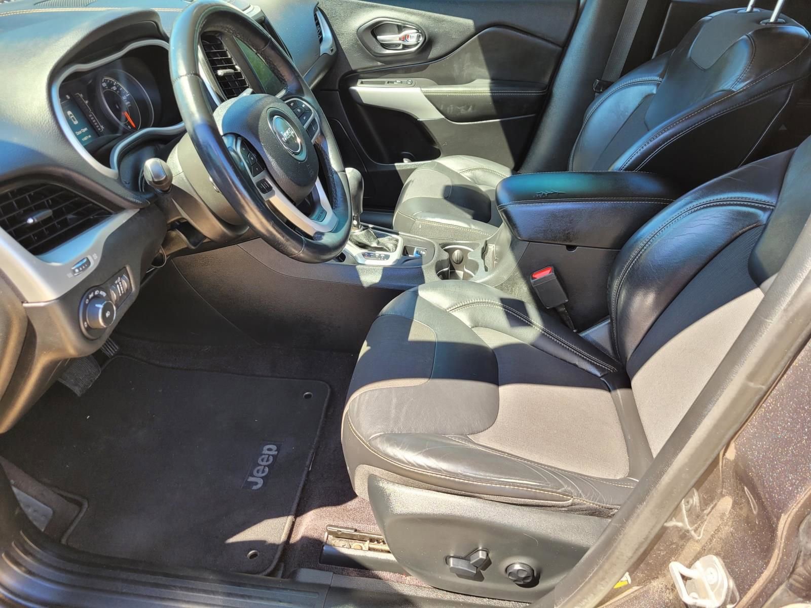 Used 2018 Jeep Cherokee Latitude Plus FWD image 21