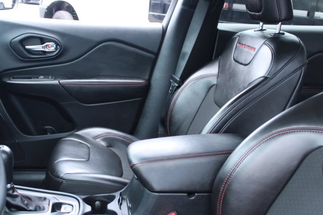 Used 2022 Jeep Cherokee Trailhawk AWD/4WD image 33