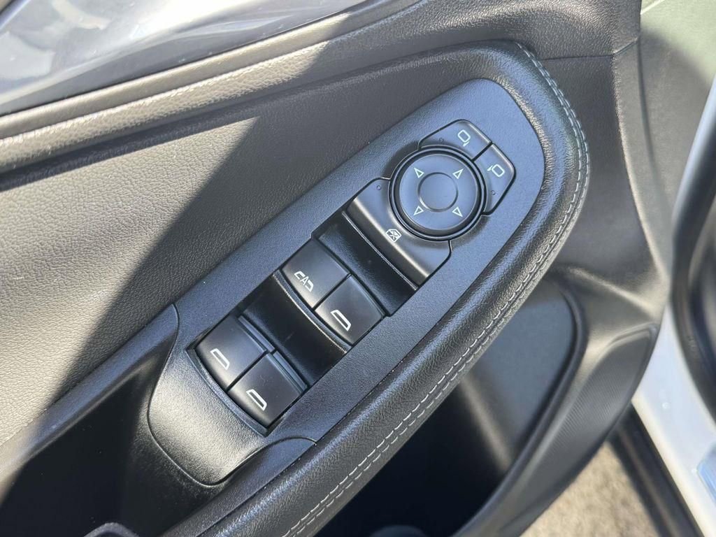 Used 2023 Buick Encore GX Preferred w/ Cold Weather Comfort Package image 17