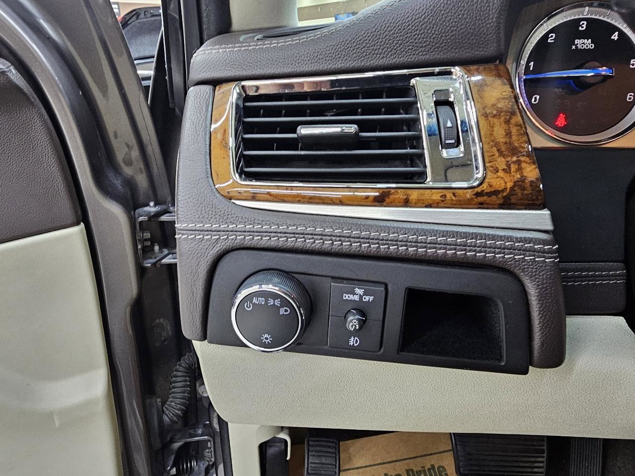 Used 2014 Cadillac Escalade Platinum AWD/4WD image 36