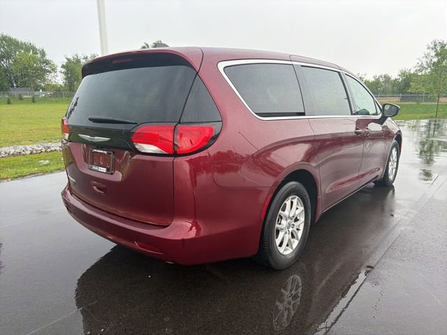 Used 2023 Chrysler Voyager LX FWD image 7