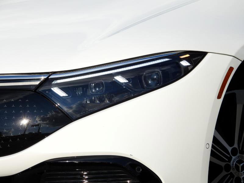 Used 2022 Mercedes-Benz EQS 450+ Sedan image 3