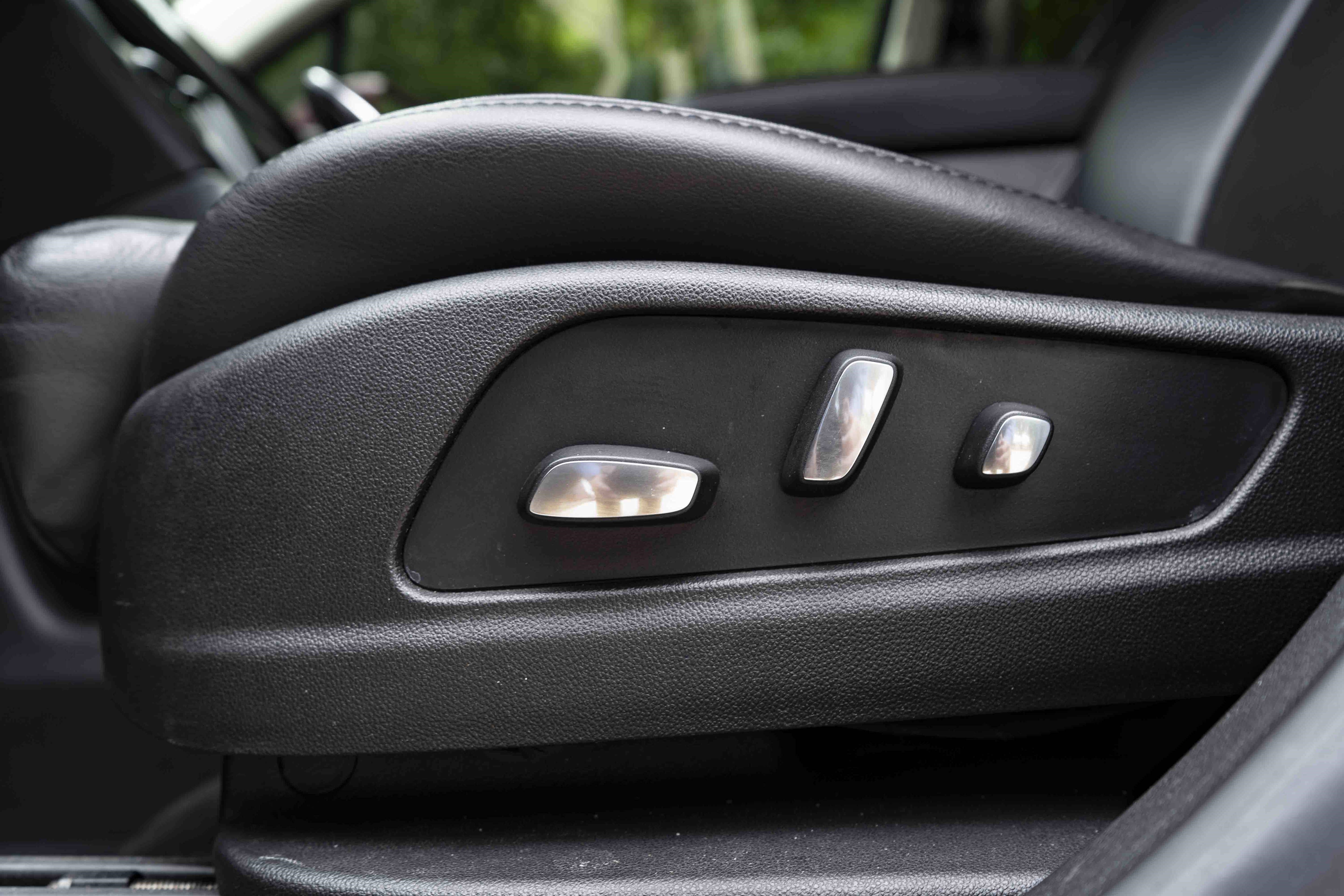 Used 2017 Cadillac XT5 Luxury image 41