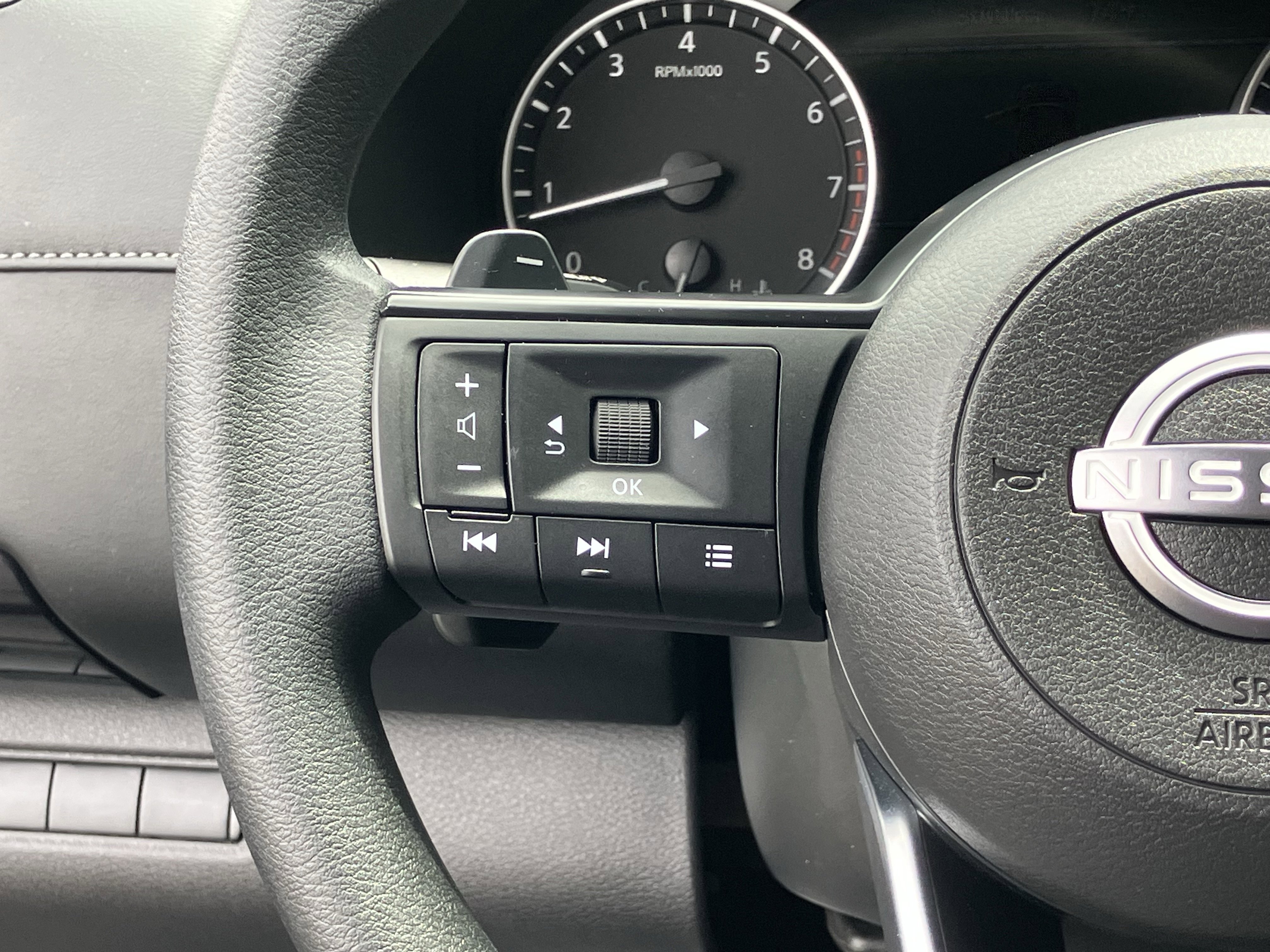 Used 2025 Nissan Pathfinder S FWD image 21