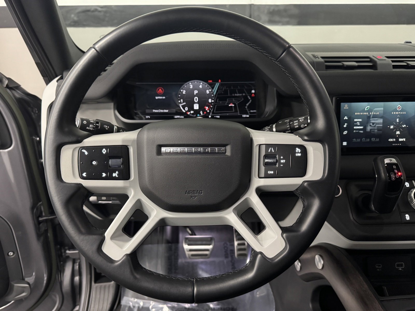 Used 2023 Land Rover Defender 110 S image 29