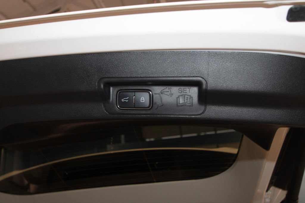 Used 2025 Ford Explorer Active AWD/4WD image 41