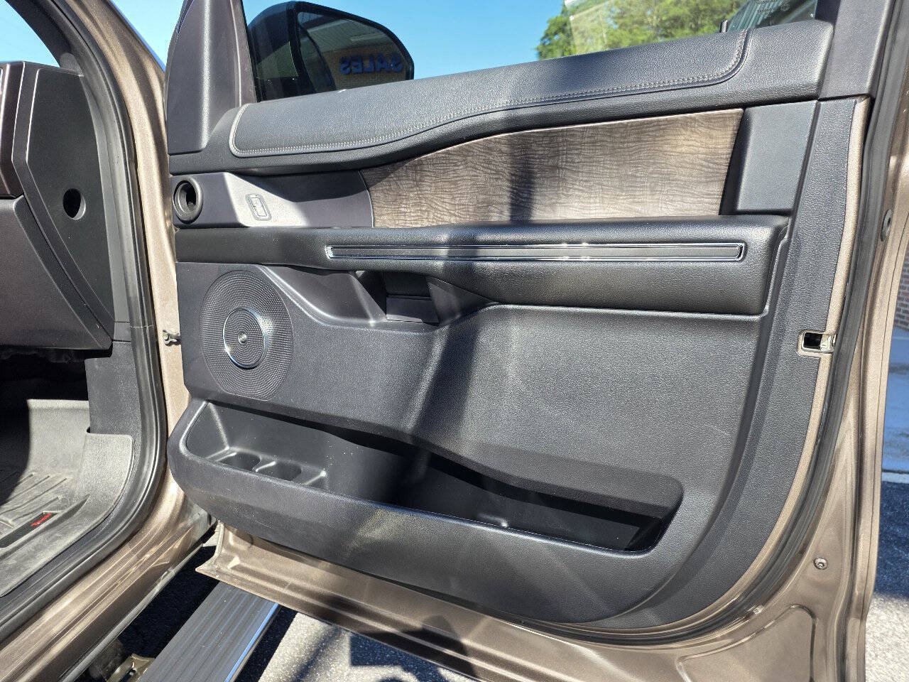 Used 2019 Ford Expedition Limited w/ Equipment Group 302A RWD image 20