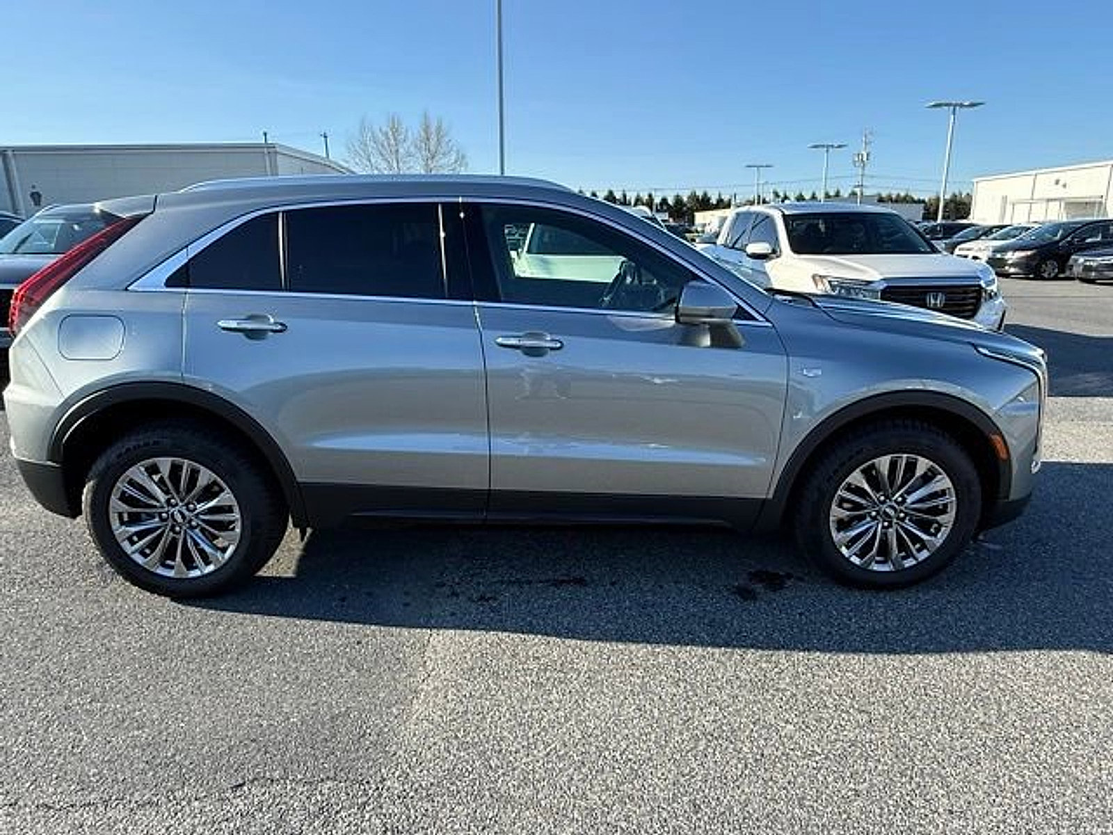 Used 2025 Cadillac XT4 Premium Luxury image 15