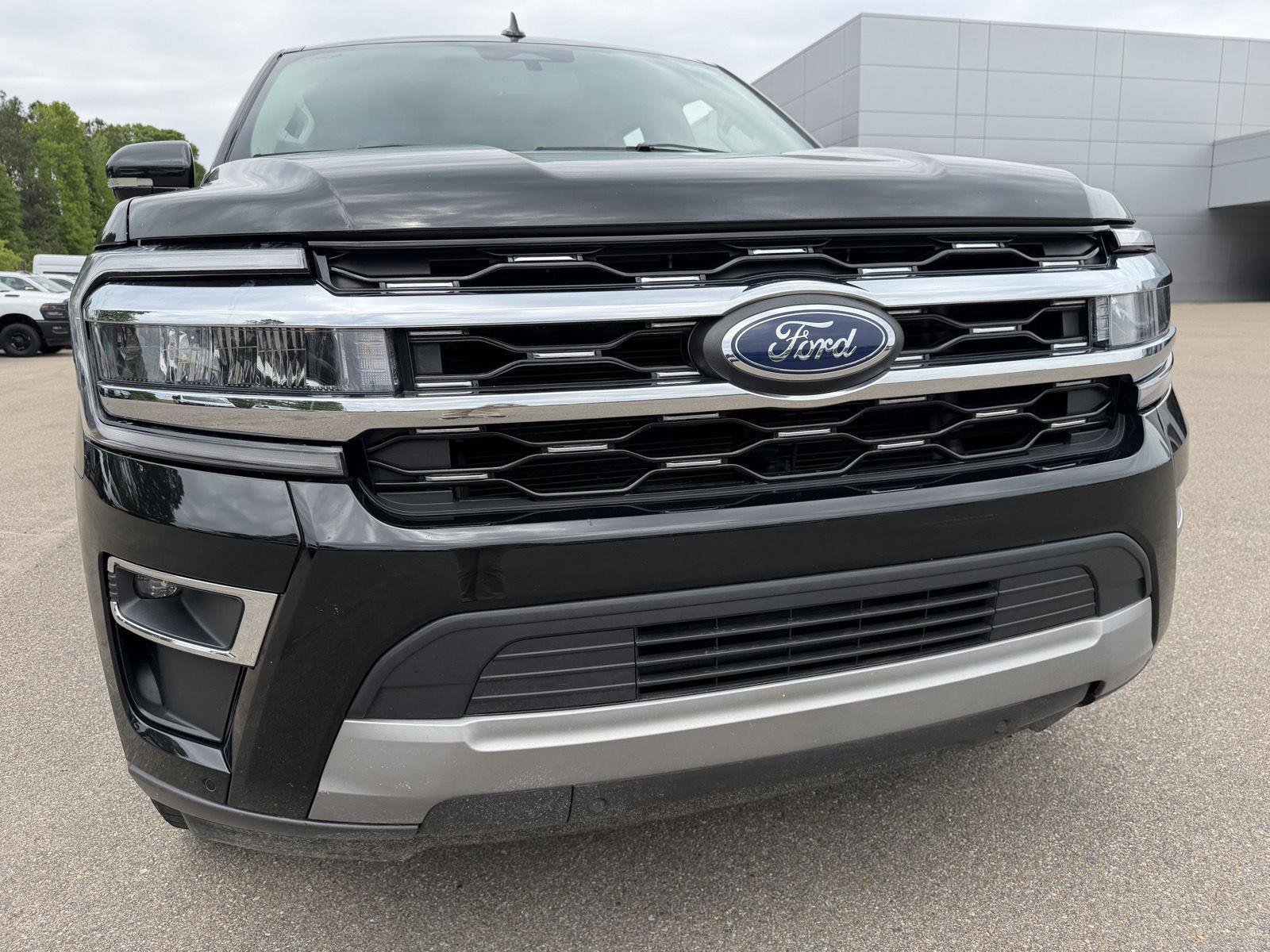 Used 2024 Ford Expedition Max Limited RWD image 24