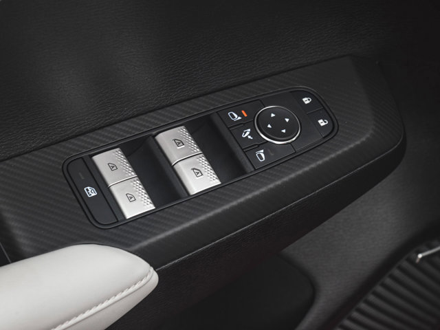 New 2025 Mitsubishi Outlander SE image 9