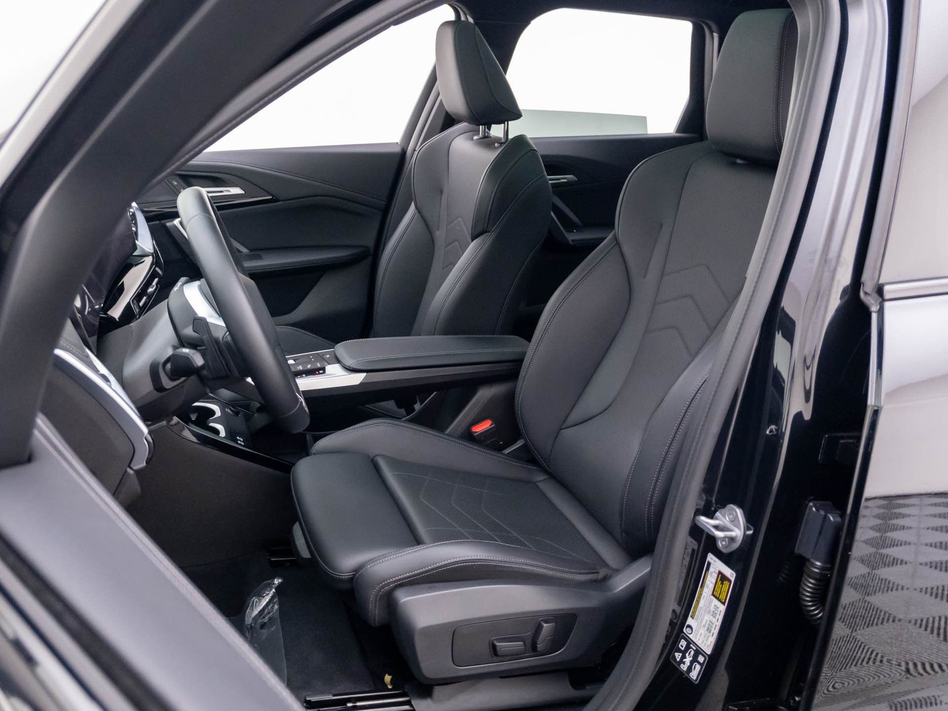 Certified 2025 BMW X1 xDrive28i w/ Technology Package image 16