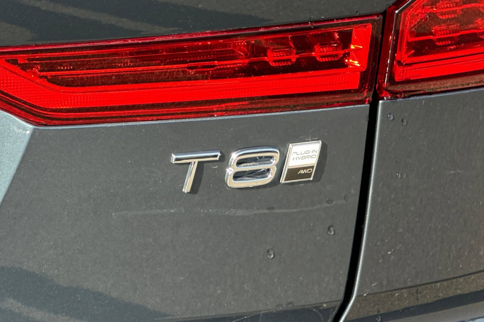 Certified 2025 Volvo XC60 T8 Plus w/ Protection Package Premier image 32