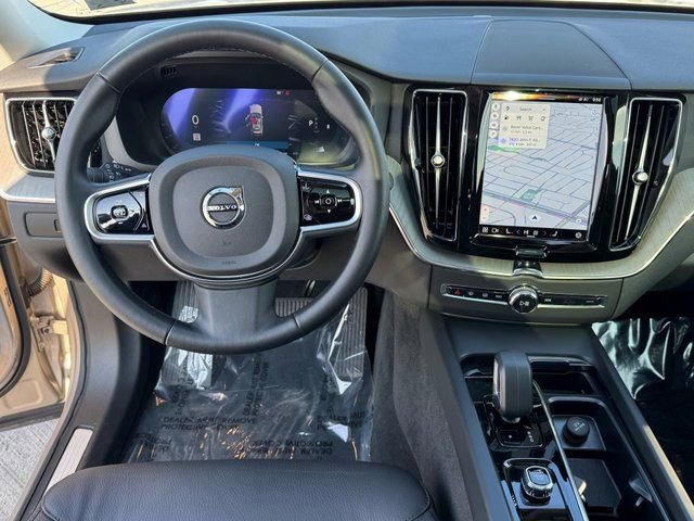 Used 2025 Volvo XC60 B5 Plus image 18