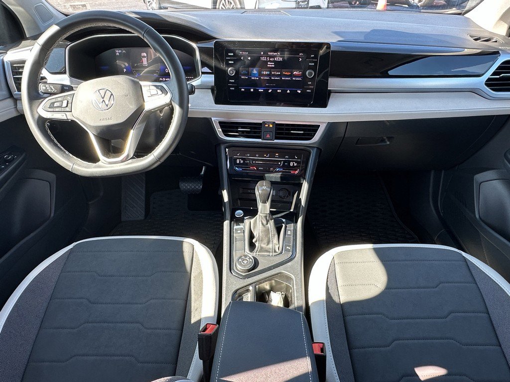 Used 2025 Volkswagen Taos SE image 12
