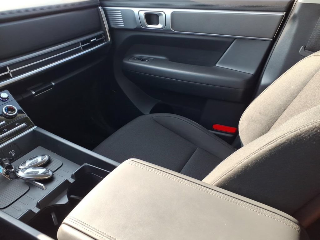 Used 2025 Hyundai Santa Fe SE FWD image 12