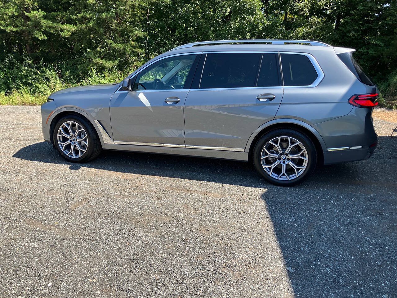 Used 2025 BMW X7 xDrive40i w/ Premium Package AWD/4WD image 2