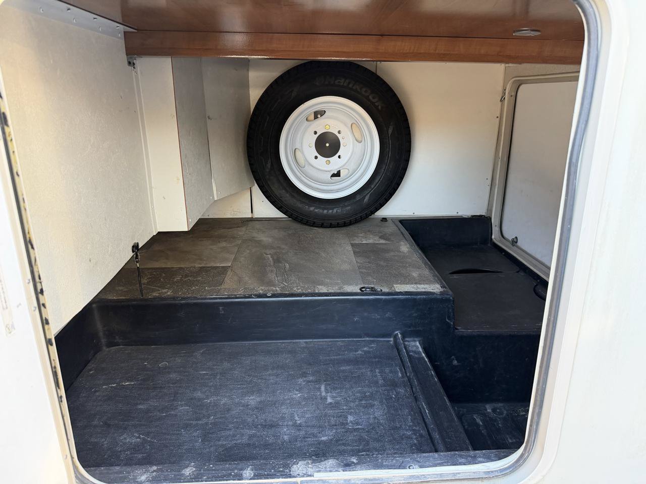 Used 2018 Ford E-350 and Econoline 350 Super Duty w/ Motorhome Prep Package RWD image 38