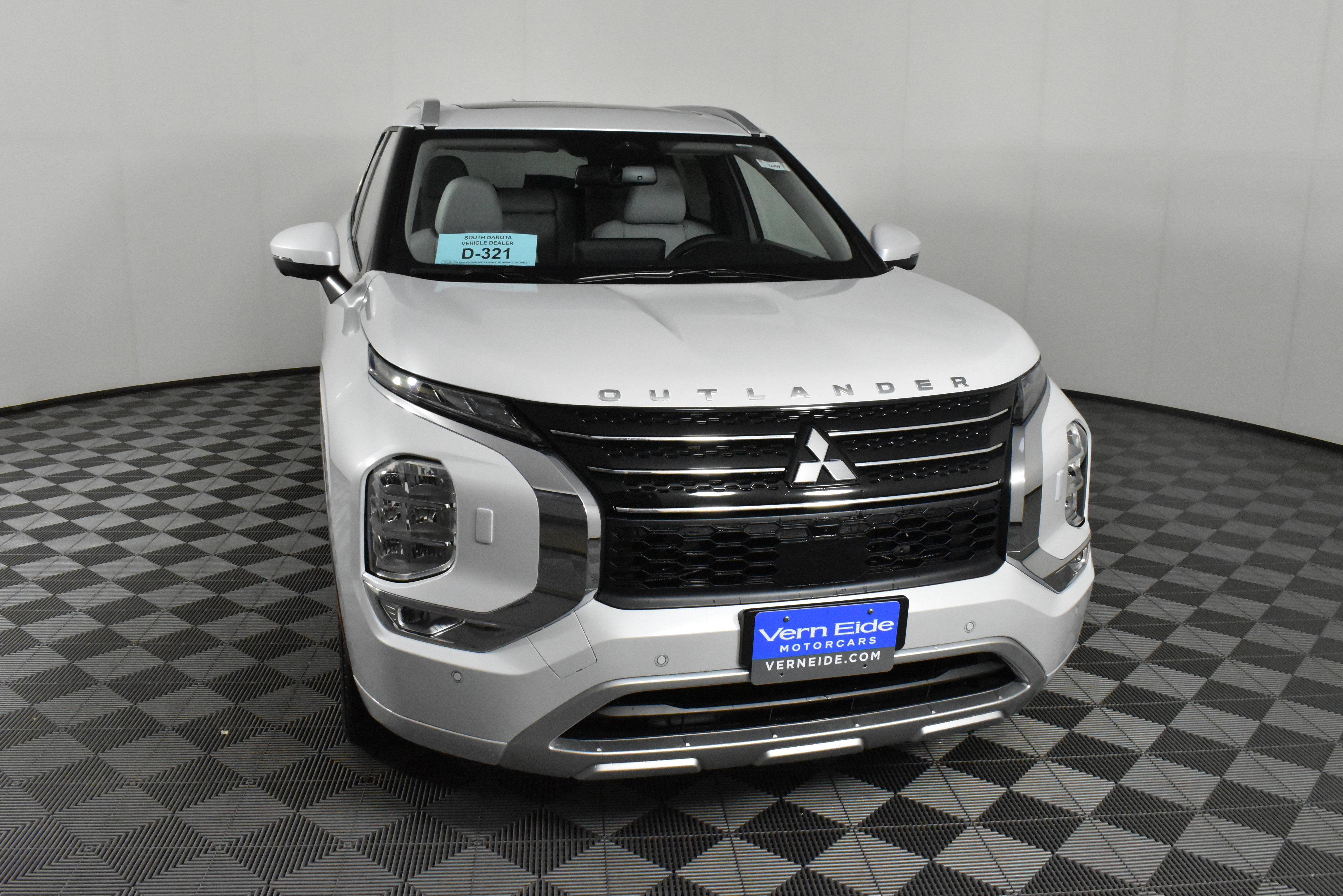 New 2025 Mitsubishi Outlander SEL image 3