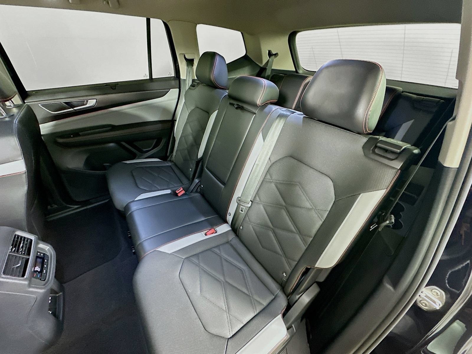 Certified 2024 Volkswagen Atlas Peak Edition SEL AWD/4WD image 36