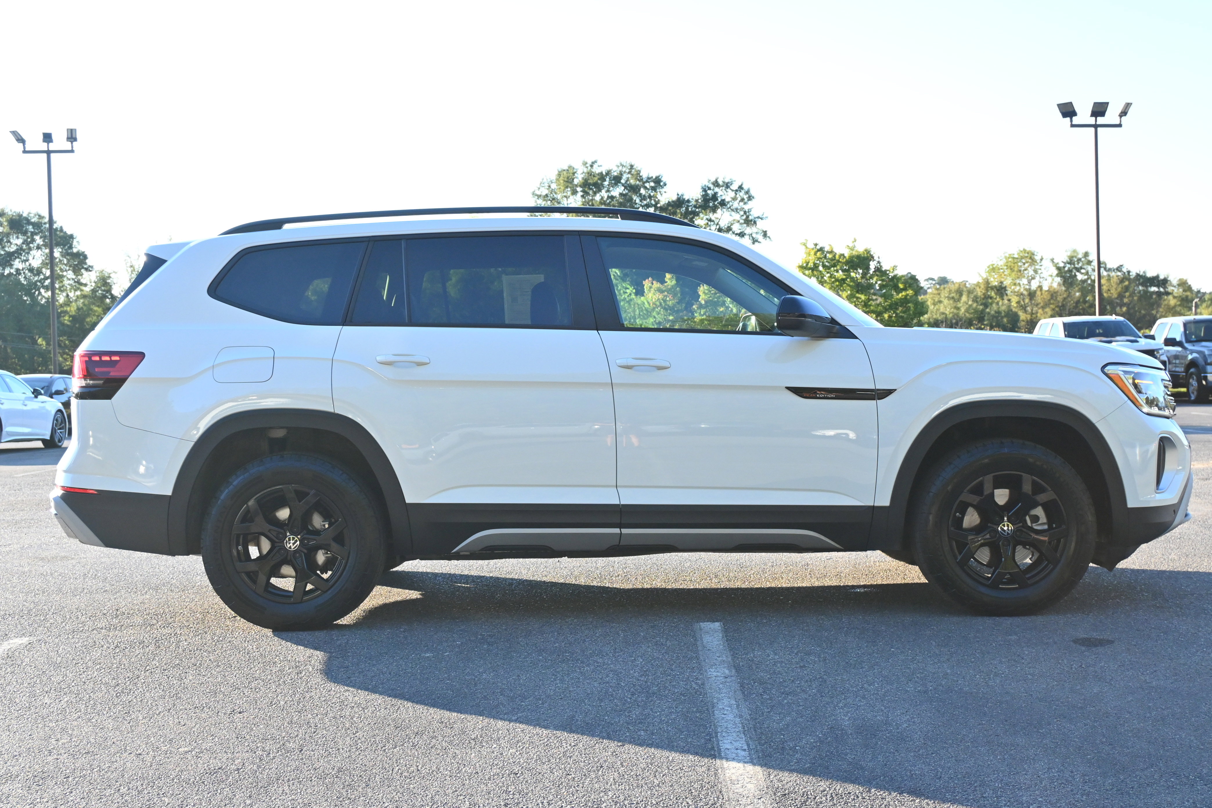 Used 2025 Volkswagen Atlas Peak Edition SE image 10