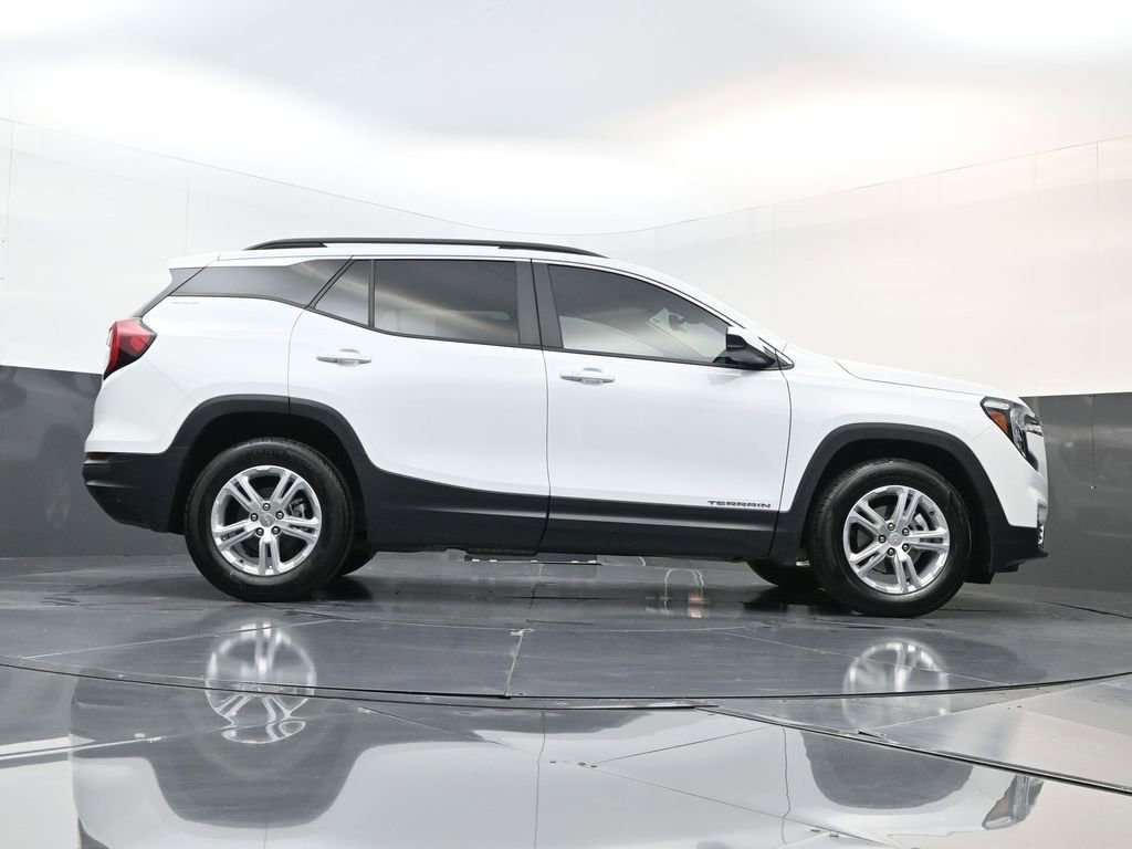 Used 2023 GMC Terrain SLE w/ Driver Convenience Package image 14