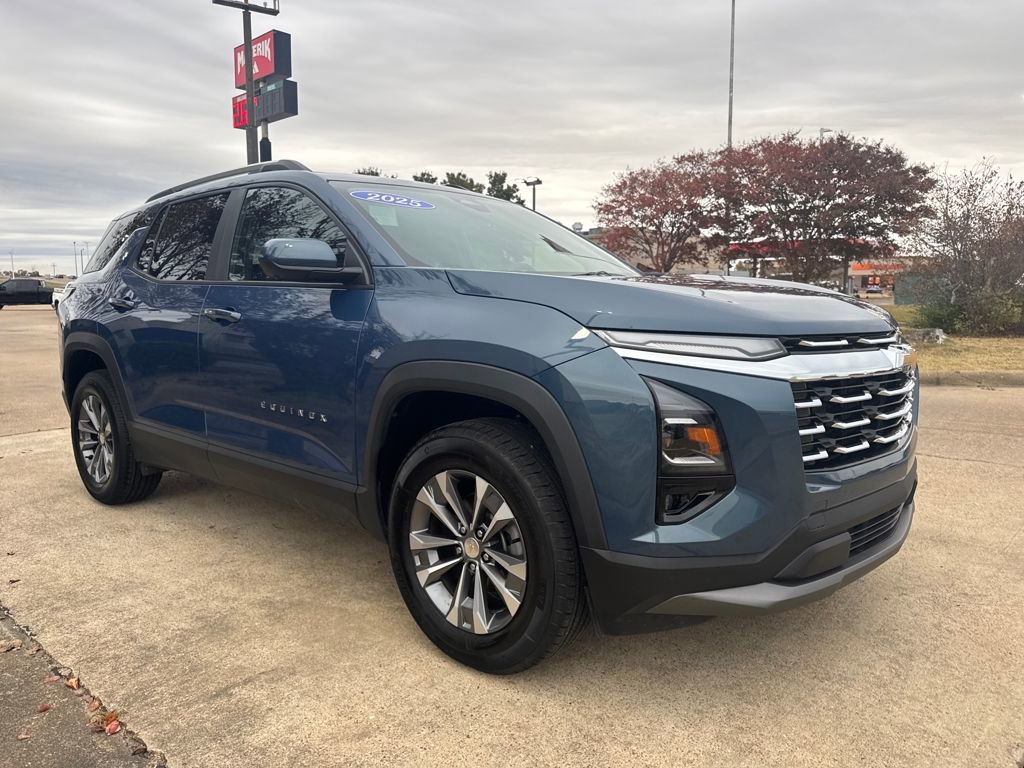 Used 2025 Chevrolet Equinox LT w/ Convenience Package II image 4