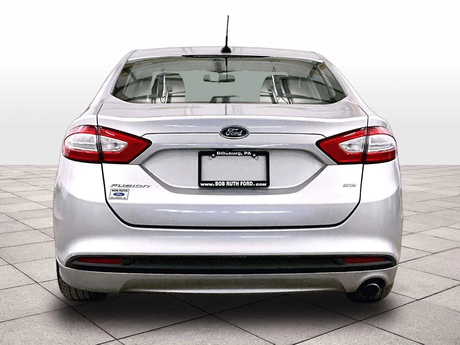 Used 2016 Ford Fusion SE FWD image 4