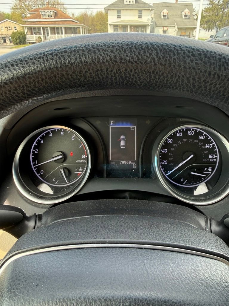 Used 2018 Toyota Camry LE image 6