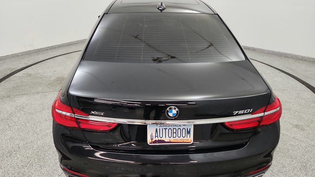Used 2018 BMW 750i xDrive AWD/4WD image 16