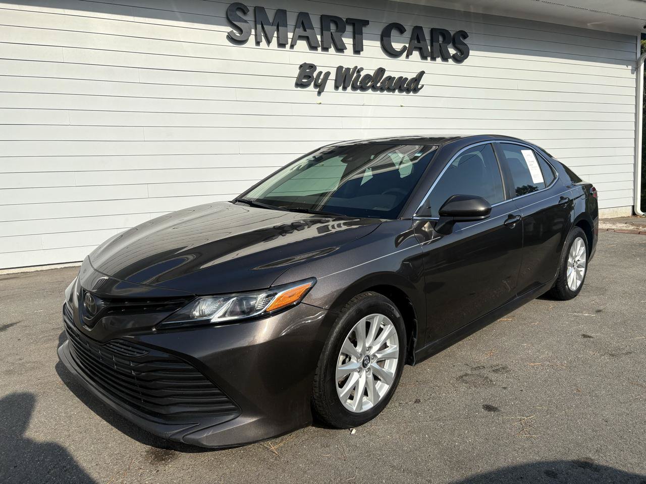 Used 2019 Toyota Camry LE FWD image 1
