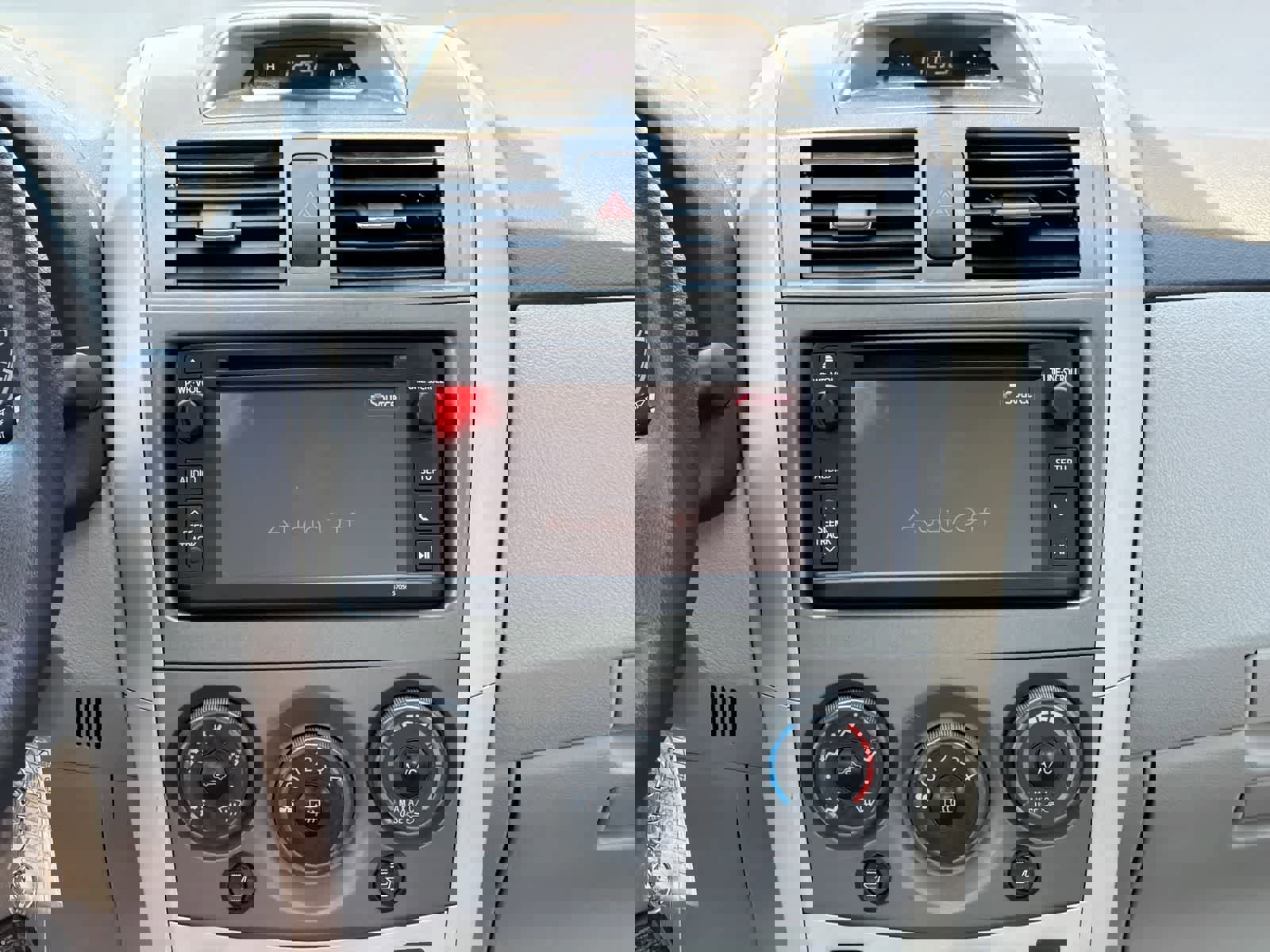 Used 2013 Toyota Corolla LE FWD image 28