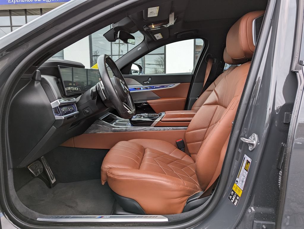 Used 2023 BMW 760i xDrive AWD/4WD image 13