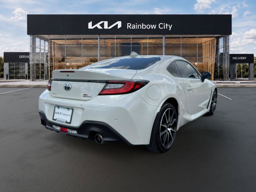Used 2024 Toyota GR86 RWD image 5
