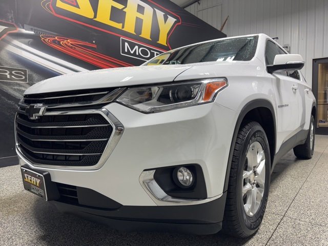 Used 2021 Chevrolet Traverse LT image 2