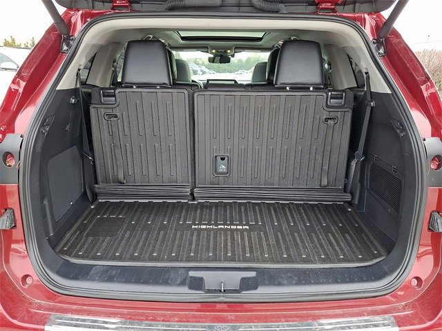 Used 2024 Toyota Highlander Platinum image 30