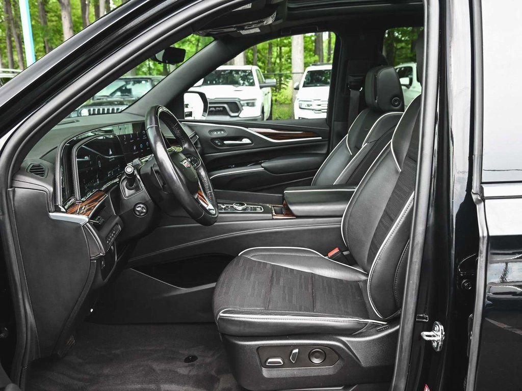 Used 2023 Cadillac Escalade Premium Luxury image 28