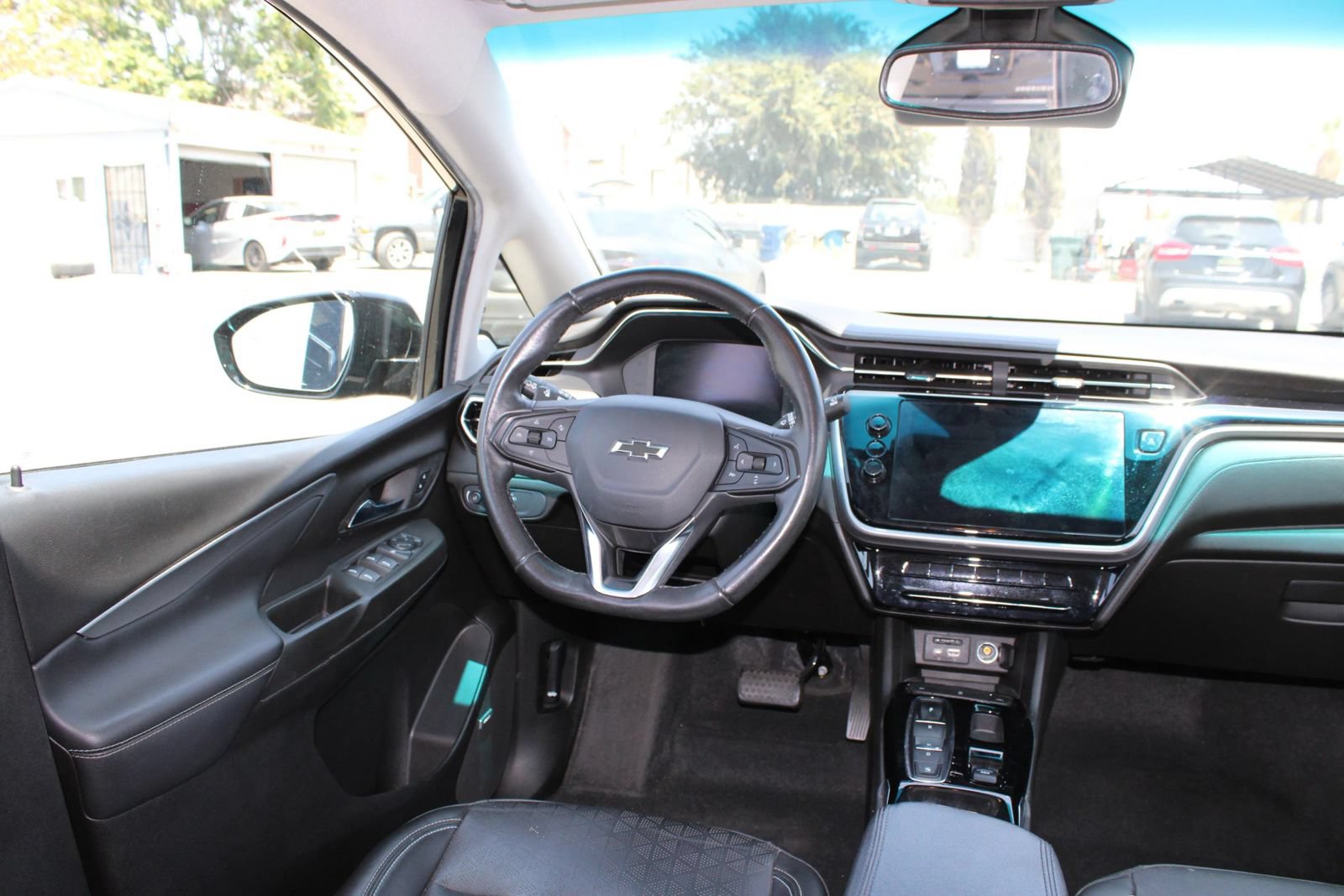 Used 2022 Chevrolet Bolt LT w/ Infotainment Package FWD image 30