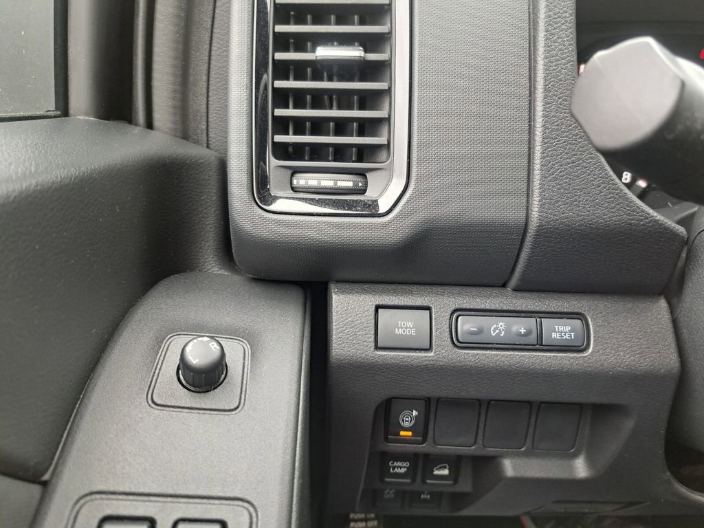 Used 2024 Nissan Frontier PRO-4X w/ Technology Package image 32