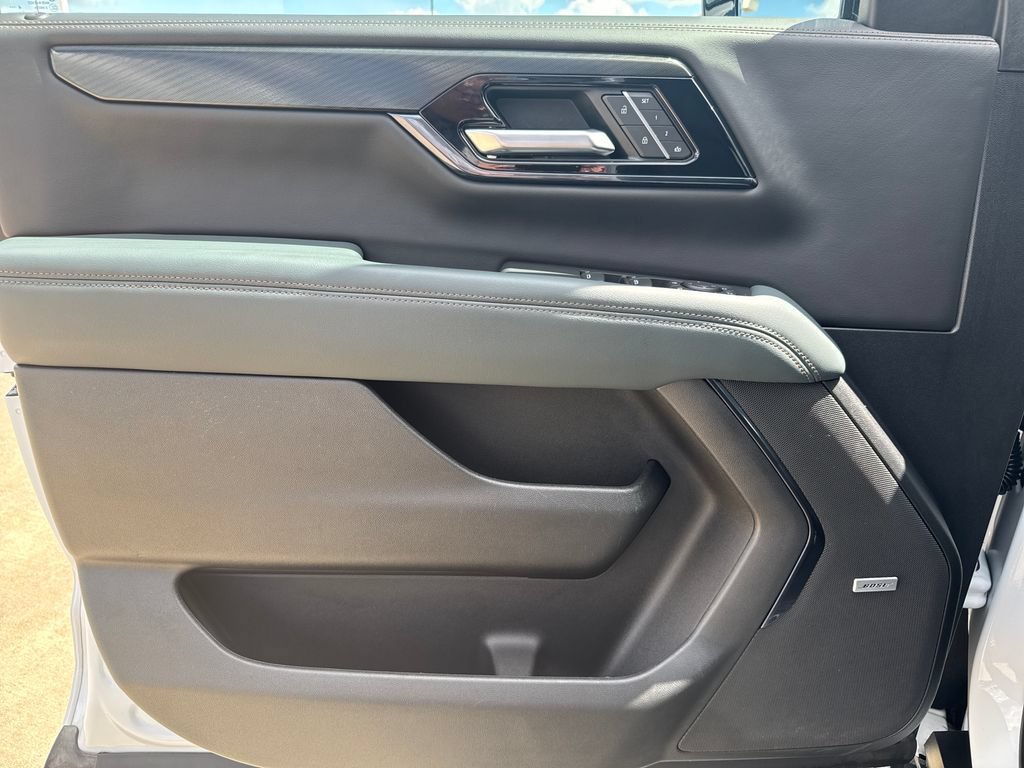 Certified 2025 GMC Yukon XL AT4 w/ AT4 Premium Package AWD/4WD image 16