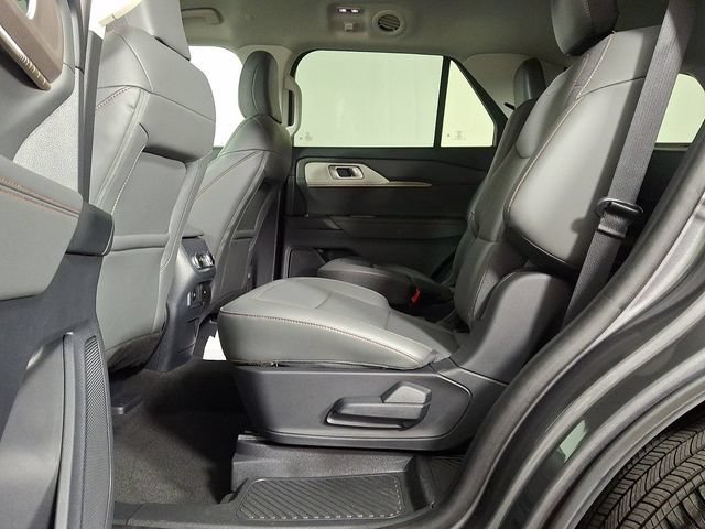 Used 2025 Ford Explorer Active w/ Active Comfort Package AWD/4WD image 13