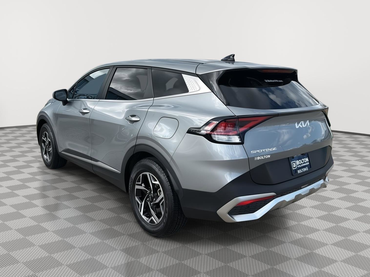 Used 2023 Kia Sportage LX image 3