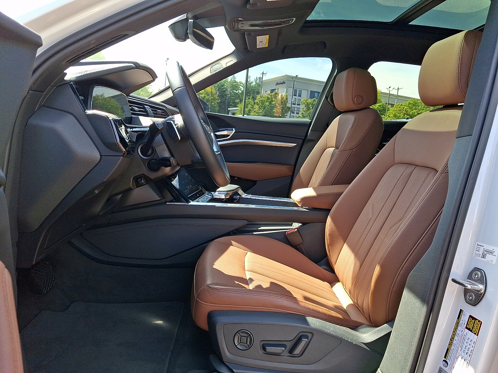 Used 2022 Audi e-tron Premium Plus w/ Premium Plus Package AWD/4WD image 13